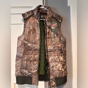 Women’s Under Armour camo puffy vest